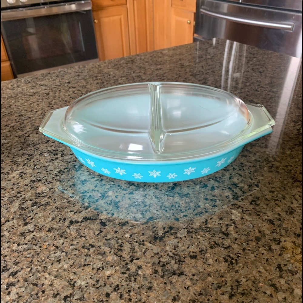 PYREX VINTAGE SNOWFLAKE CINDERELLA DIVIDED DISH 1.5 QUART Glass lid RARE